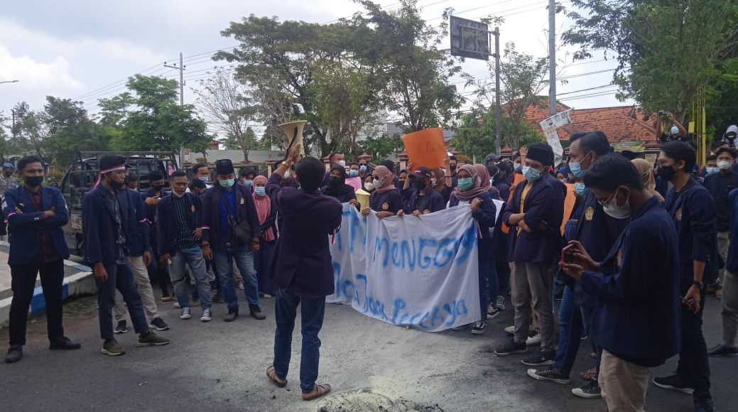 Marak Pencurian di Lingkungan Kampus, Mahasiswa UTM Demo Polres Bangkalan