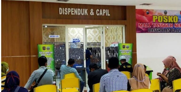 Pengurusan Administrasi Penduduk di Bangkalan Harus Tunjukkan Hasil Rapid Tes atau Kartu Vaksin