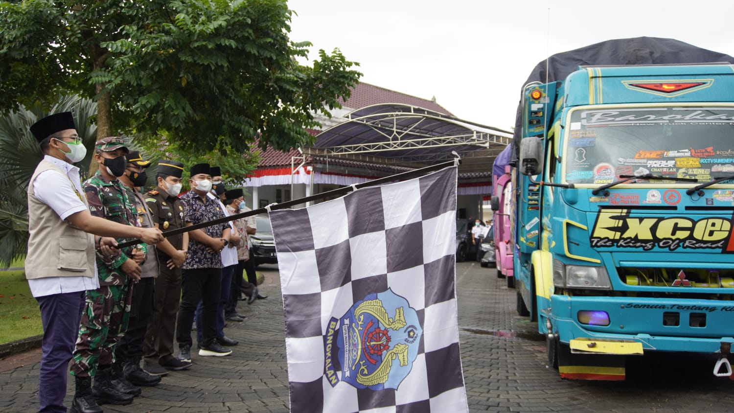 Pemkab Bangkalan Salurkan 4.356 Paket Sembako ke Masyarakat Terdampak Covid-19