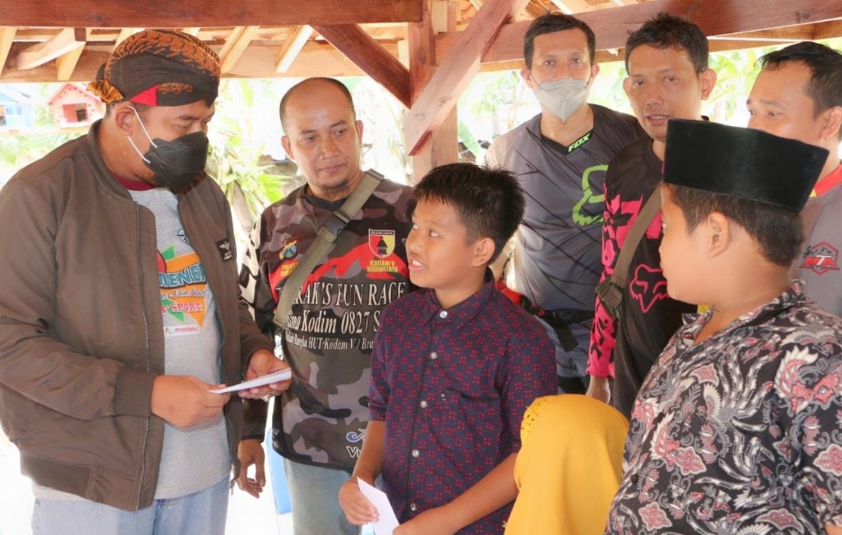 Bersama Komunitas Terraks, Bupati Sumenep Achmad Fauzi Santuni Anak Yatim