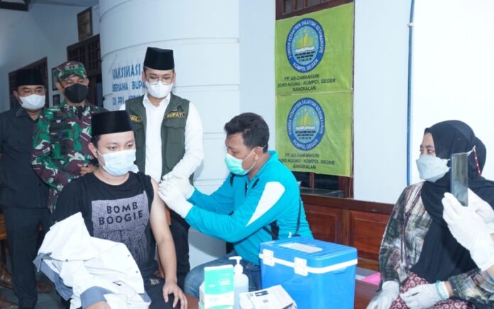 Semarak HSN 2021, Bupati Bangkalan Pantau Vaksinasi di 3 Pondok Pesantren