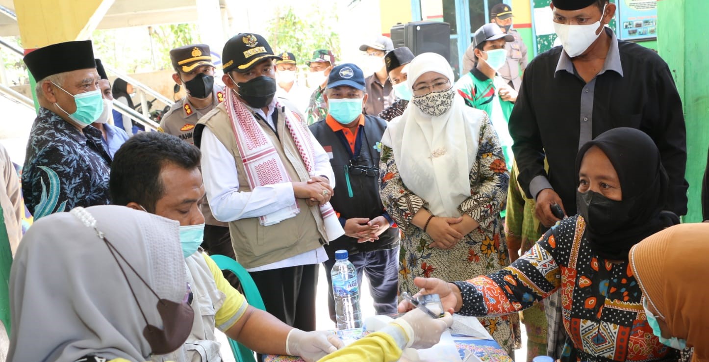 Bupati Sumenep Tinjau Vaksinasi di Ponpes Al-Hasan Giligenting