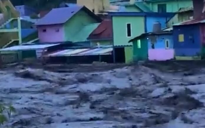 Banjir Bandang Kota Batu Malang: 15 Orang Hanyut Terseret