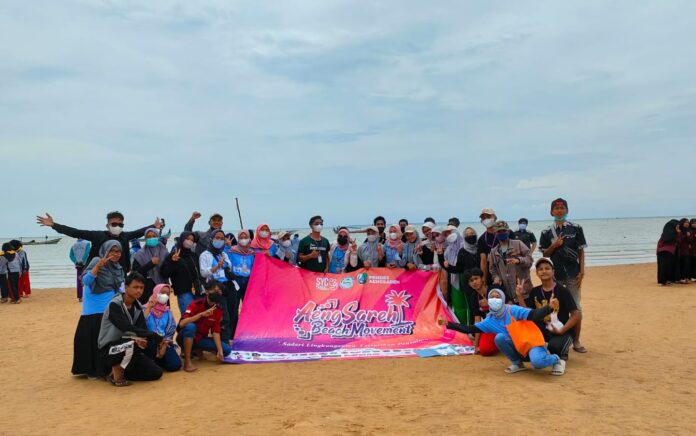 Sampang Young Inspiration Gagas Program Aengsareh Beach Movement