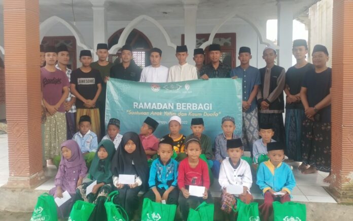 Gandeng Lazisnu Sampang, IKAPSA Santuni Anak Yatim dan Kaum Duafa