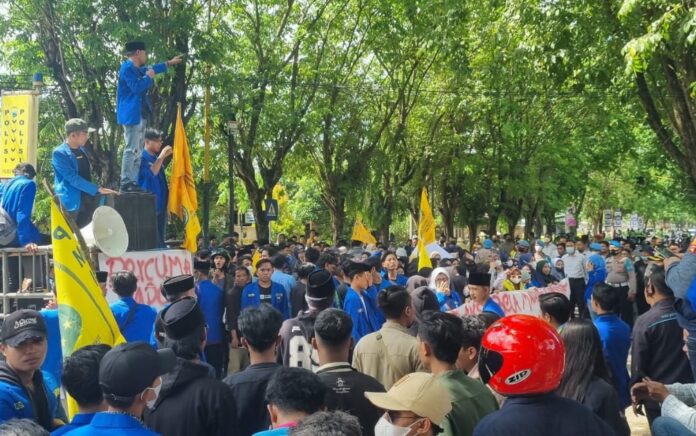 Tak Ada Kejelasan, Ratusan Kader PMII Kembali Demo Polres Sumenep