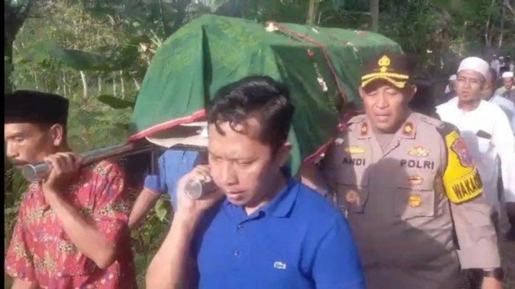 Tega! Paman Tusuk Keponakan dengan Keris Berujung Maut