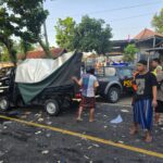 Adu Banteng Pick Up Box Vs Dump Truck di Jalan Torjun Sampang, Sopir Tewas Terjepit